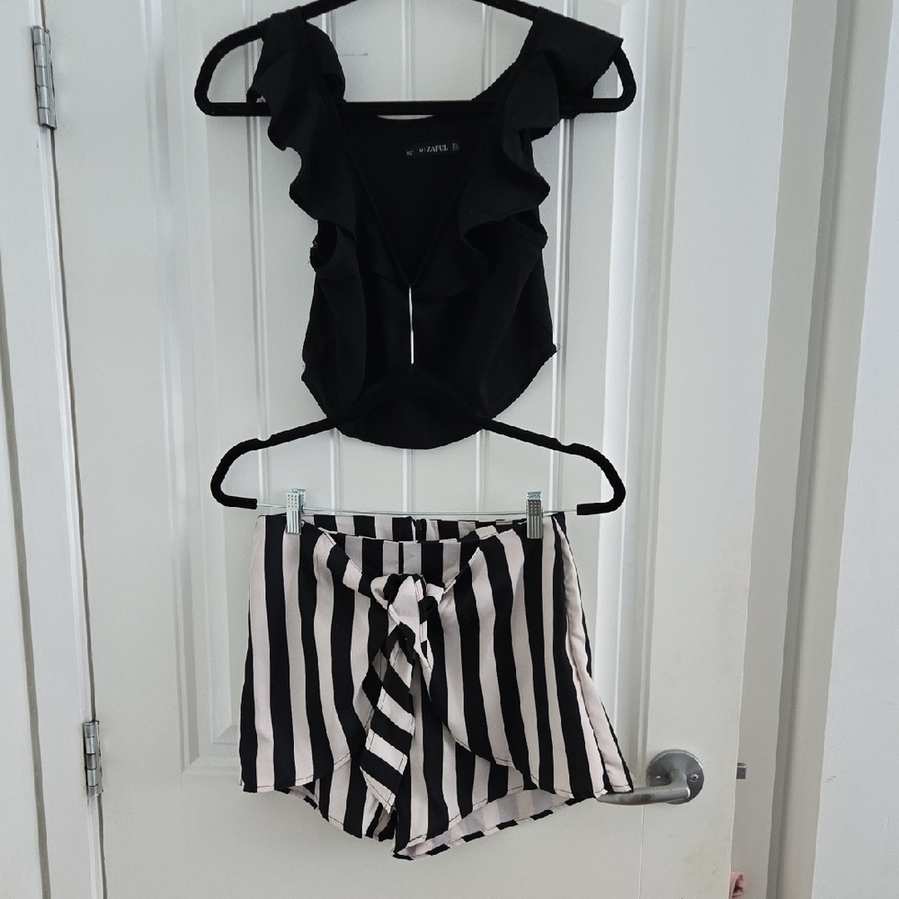 Zaful Black and White Striped Garment